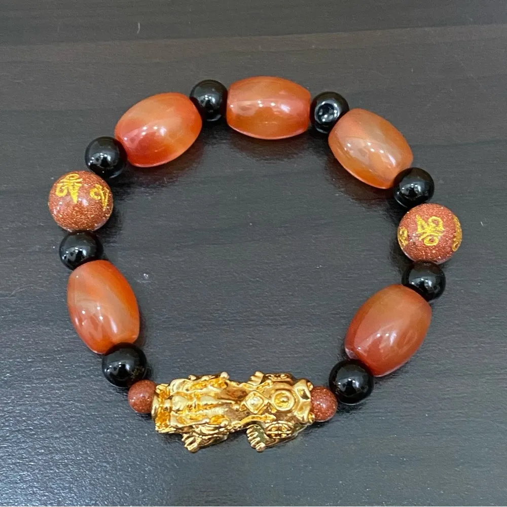 Handmade Natural Agate Carnelian Stone Pi Xiu Fengshui Lucky Stretch Bracelet - Image 5