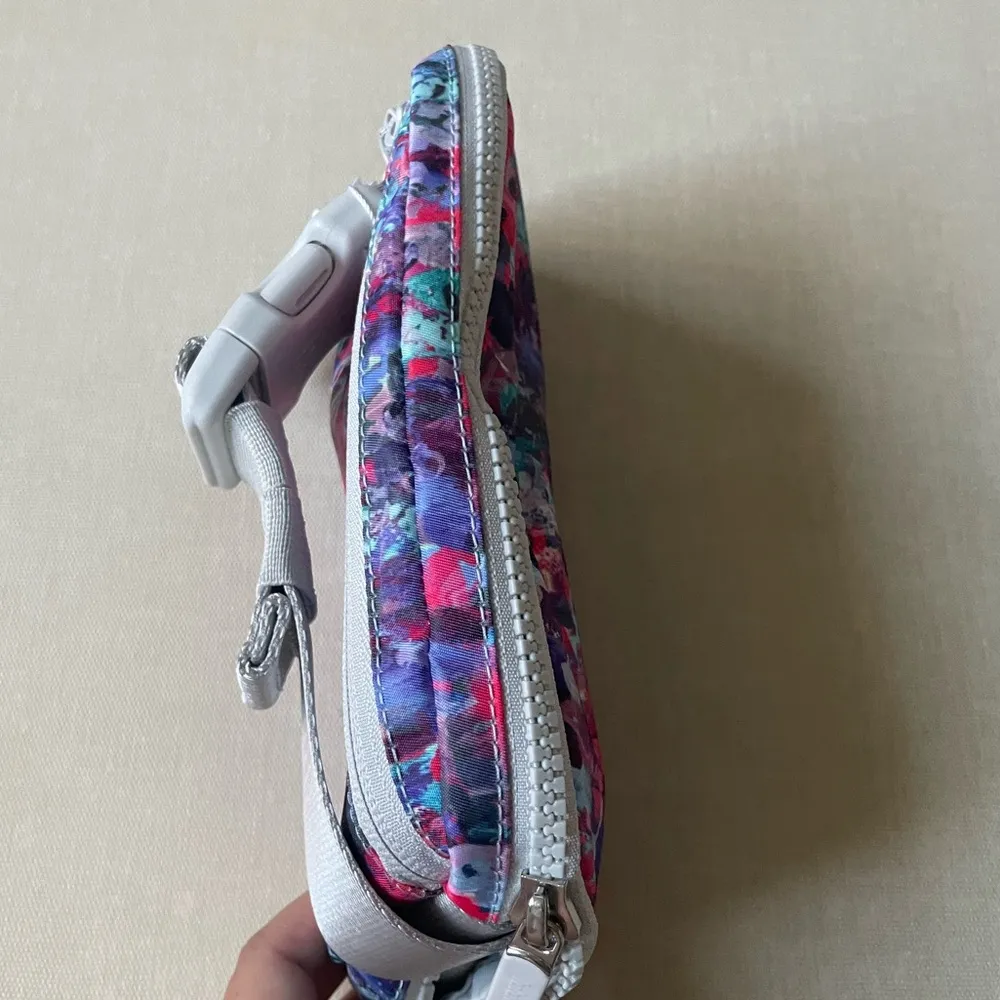 Everywhere Belt Bag 1L - Flower Glide Multi/Vapor - Image 5