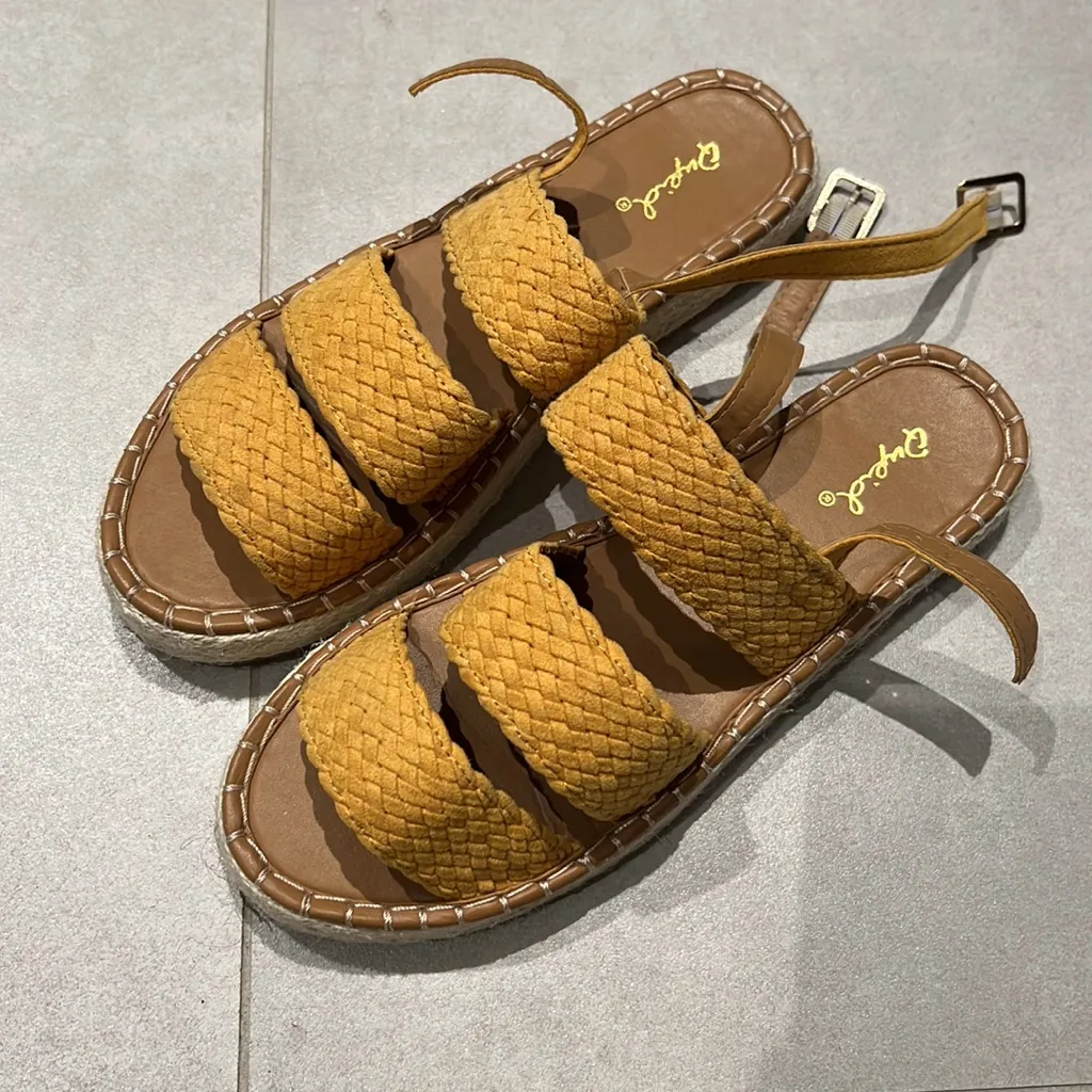 Women size 6 yellow marigold sandals braided adjustable strap platform shoes Y2K - Image 3