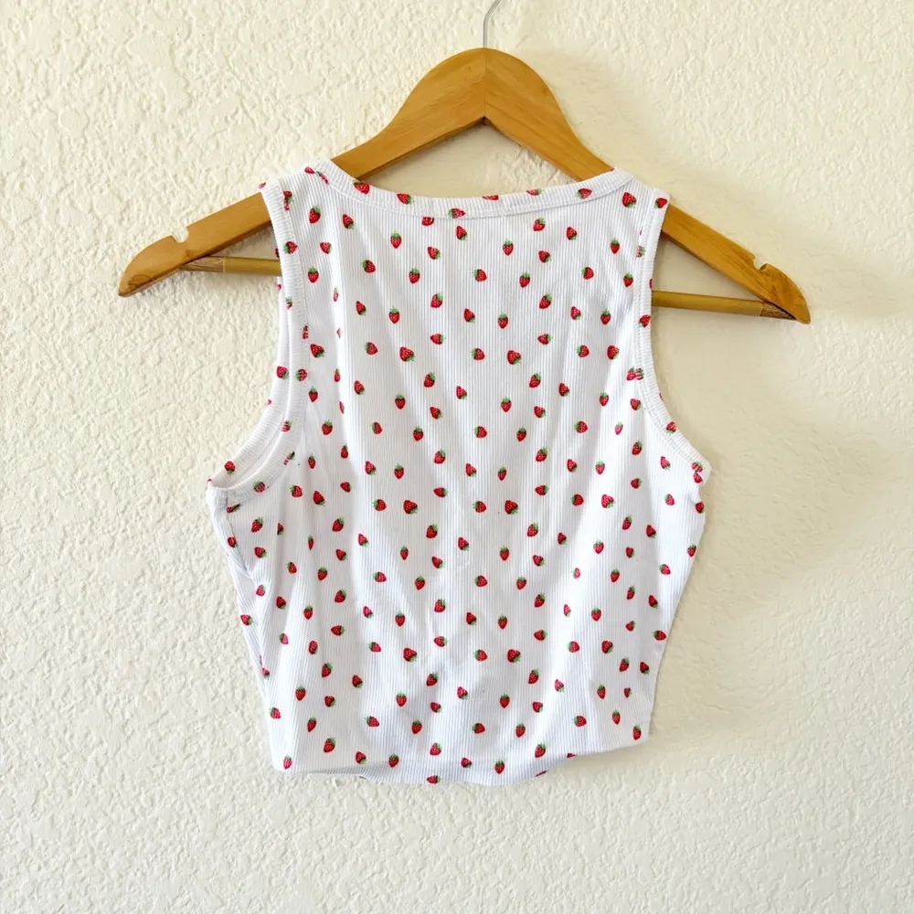 Strawberry print ruched front top Size Small - Image 2