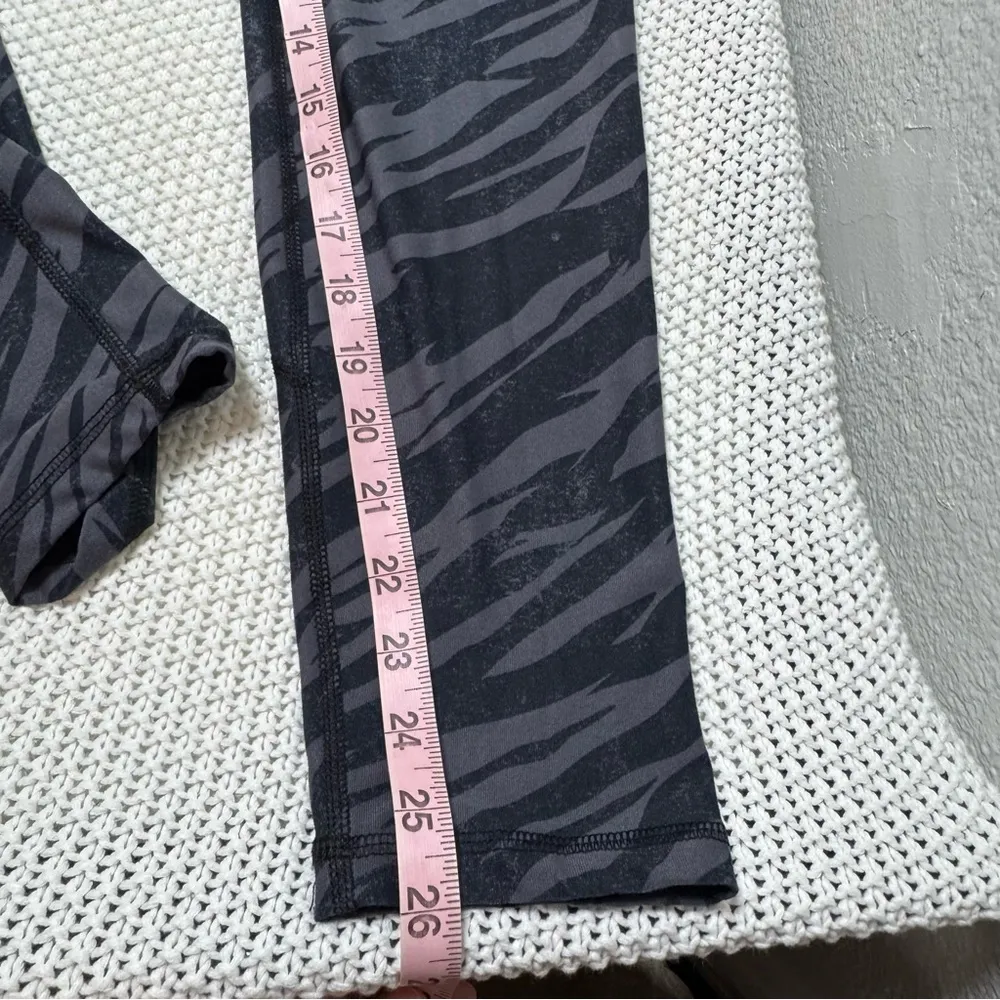 Scorpio Sol Gray and Black Patterned Leggings XL - Image 7