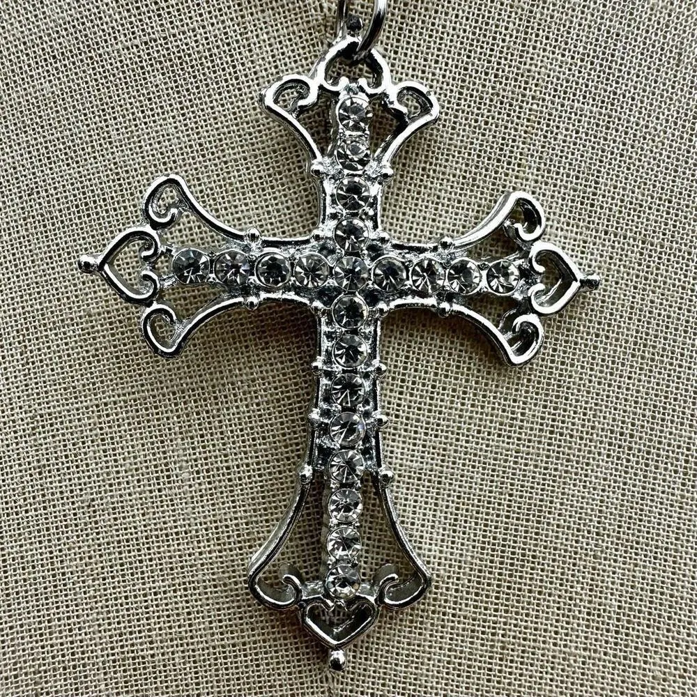 Silver tone rhinestone cross necklace - Image 4