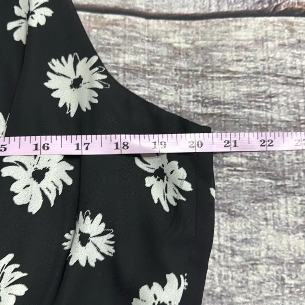 Black Sleeveless Dress with White Daisy Print – Casual Spring/Summer Mini Dress - Image 2