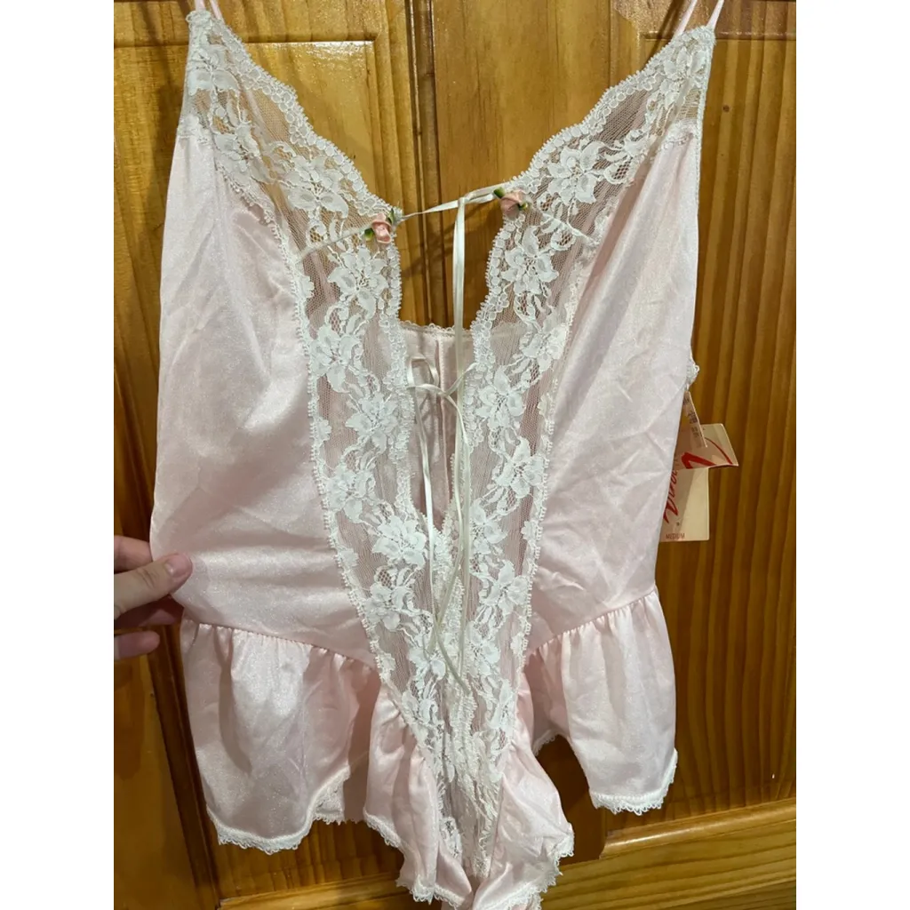 New w Tag Deena Styled in California Pink Feminine Romantic Lace Bodysuit Size M - Image 2