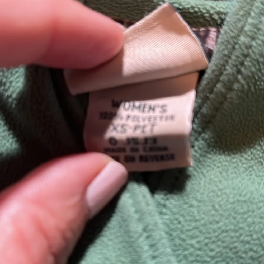 LL Bean fleece vneck top and bottom in women’s petite XS green in GUC. - Image 3