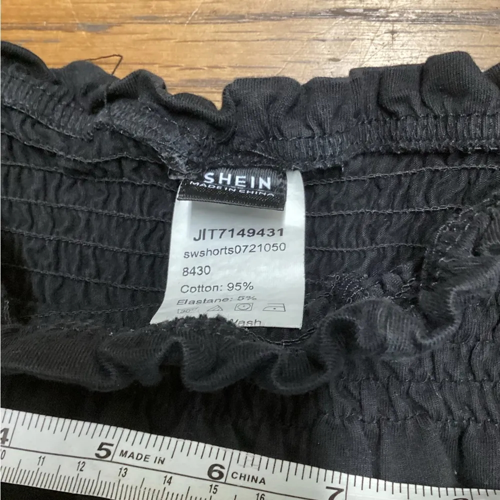 Shein shorts. Size Medium - Image 5