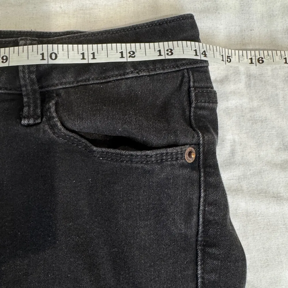 Old Navy Mid Rise Rockstar Jeans Black Wash Size 8P - Image 10