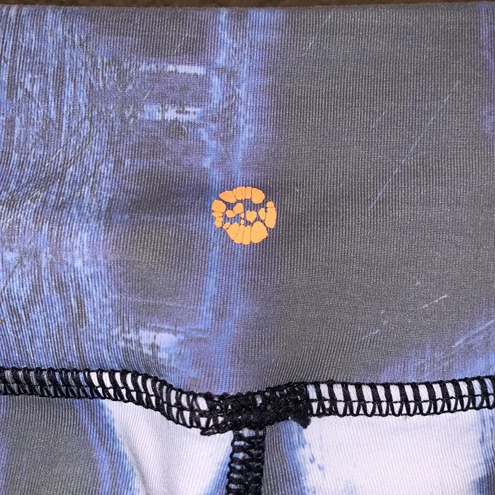 Blue & white tye Die cloud full length athletic leggings - Image 6