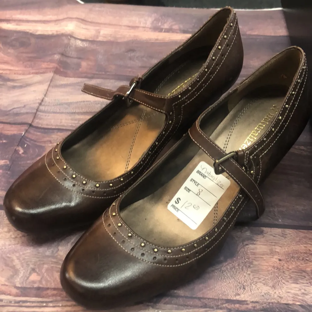 Naturalizer sz 8 brown shoes - Image 3