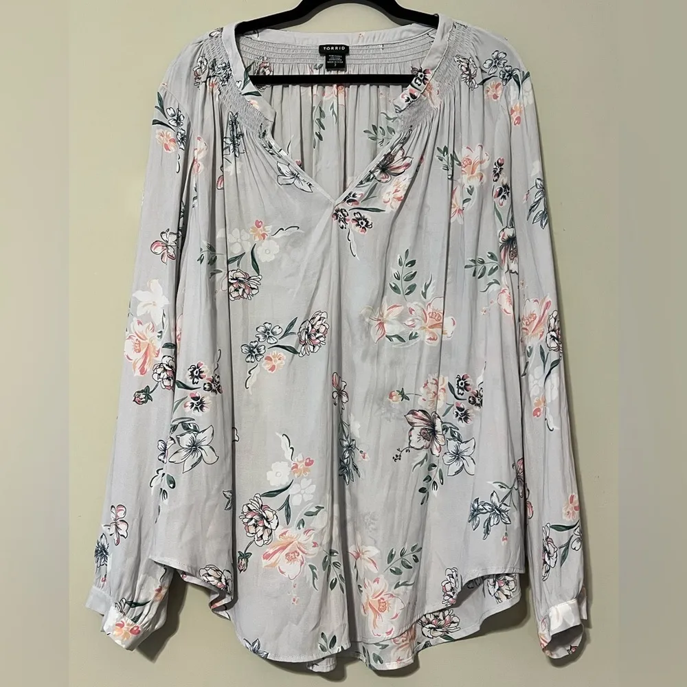 TORRID plus size 3 women’s grey floral hi low blouse top lightweight longsleeve - Image 9