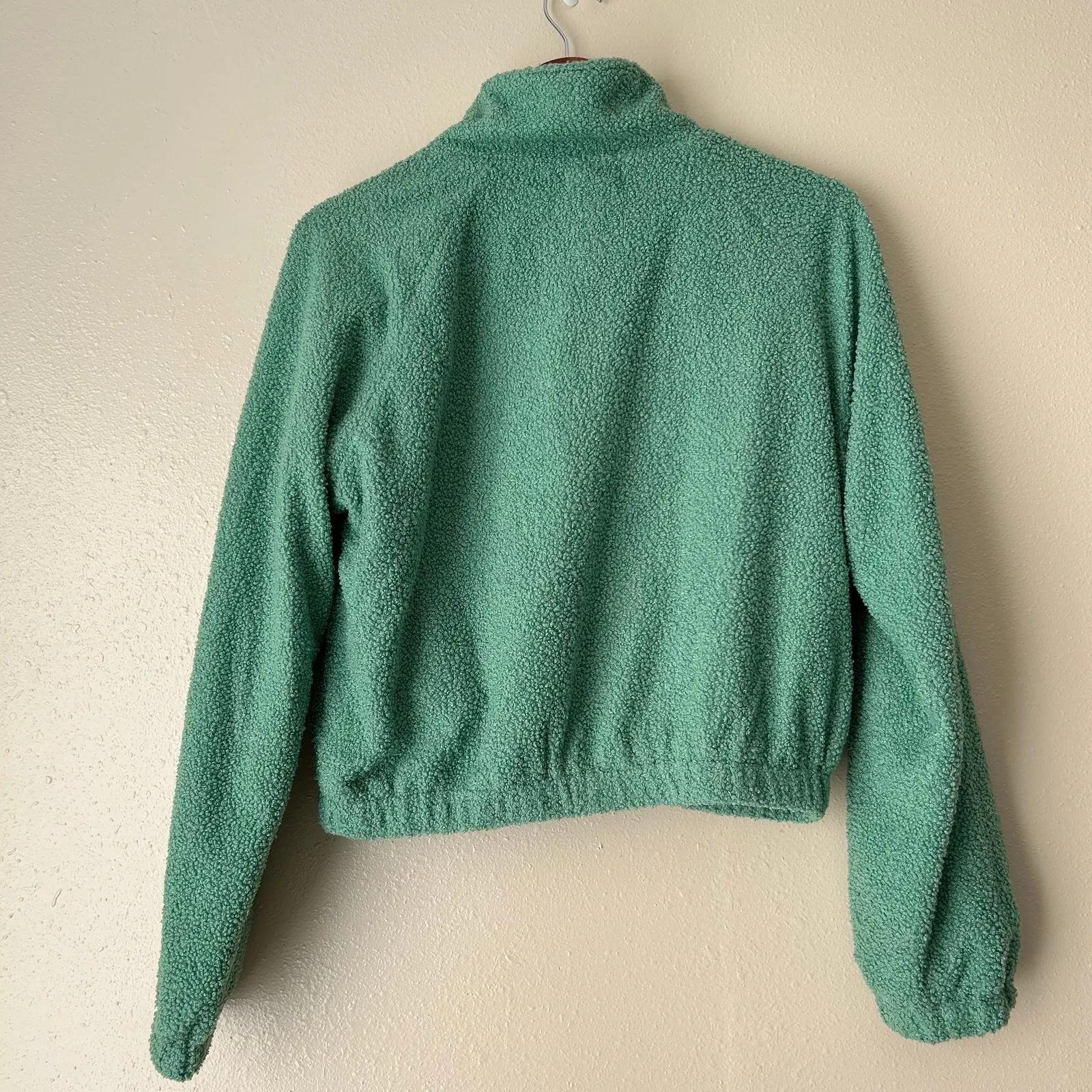 Vestique Green Teddy Cropped Sweatshirt Size Medium - Image 10