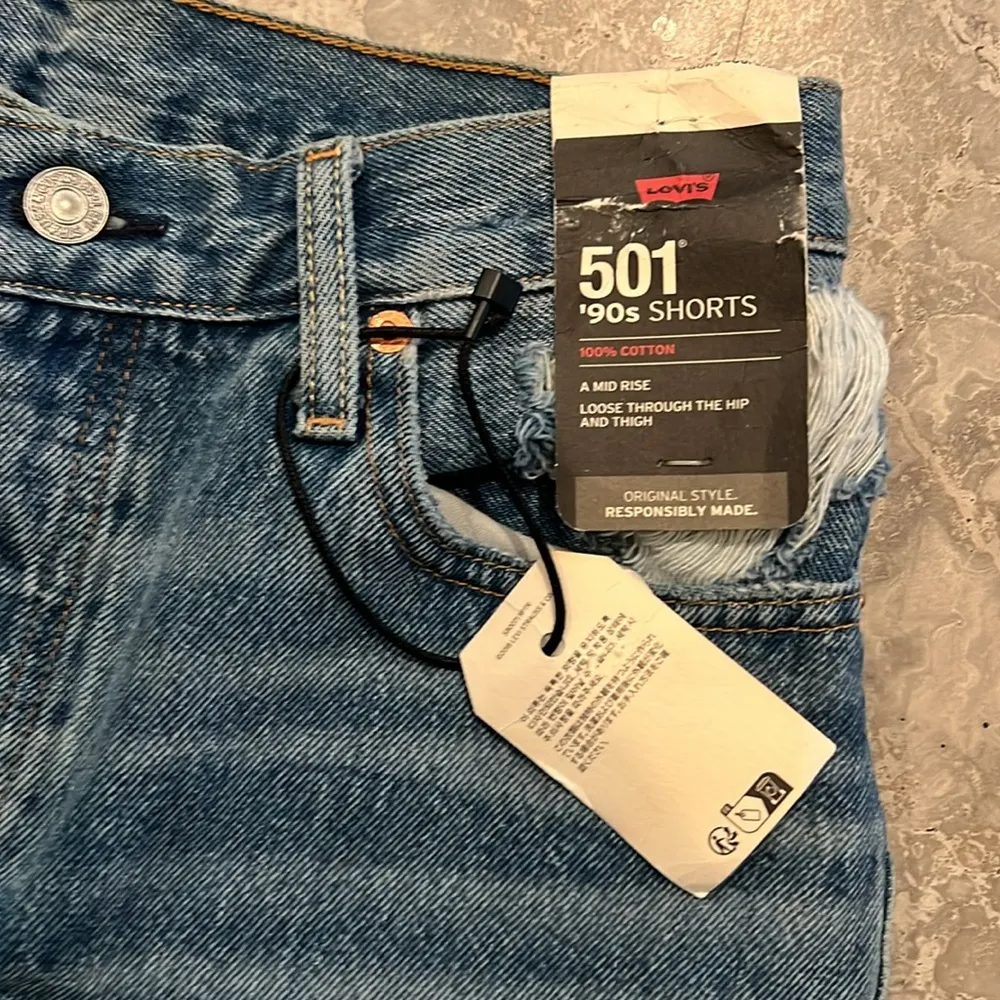 Levi's 501 ‘90s Mid-Rise Jean Shorts in Blue, Size 25 New w/Tag $69.50 - Image 8
