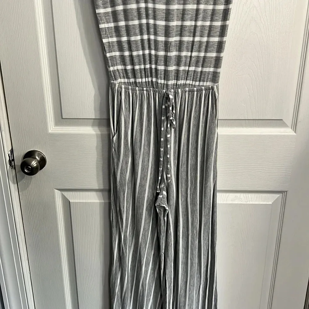 Zenana Gray and White Striped Romper - Size small - Image 4