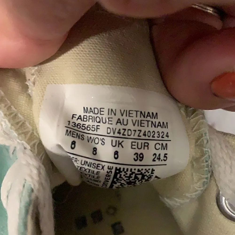 Converse Mint Green Low Tops - size 8 - Image 5