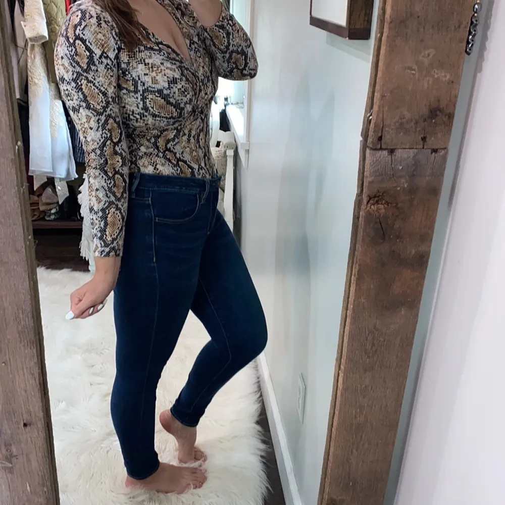 Iris  snakeskin print bodysuit size medium - Image 2