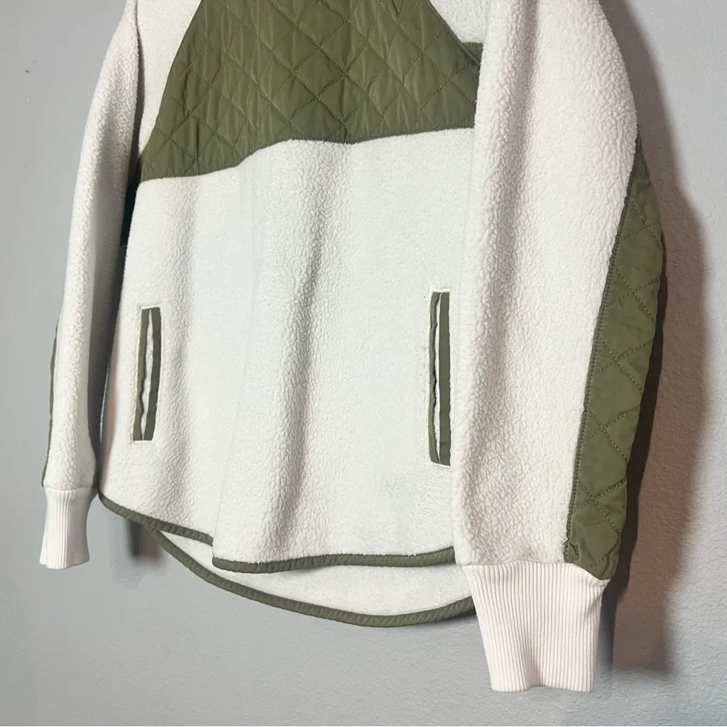 Abercrombie & Fitch Asymmetrical Snap-Up Fleece White Green Puffer Size Small - Image 4