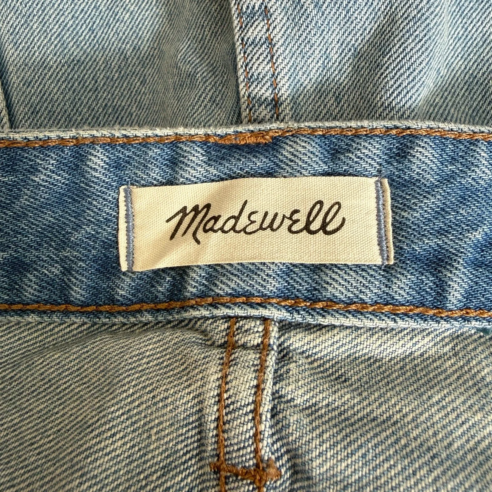 Madewell Relaxed Denim Shorts in Renfield Wash: Destructed Edition Size 32 - Image 4