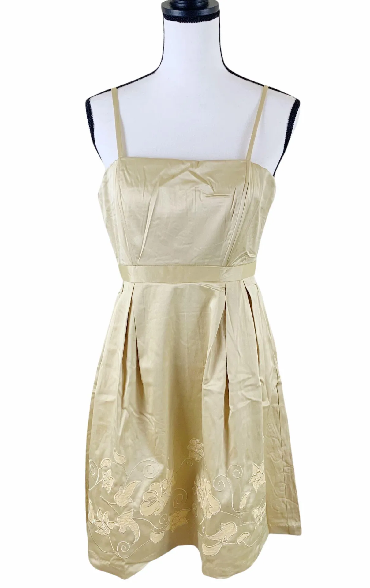 Lucy Paris Embroidered Gold Fit & Flare Dress Size Medium - Image 2