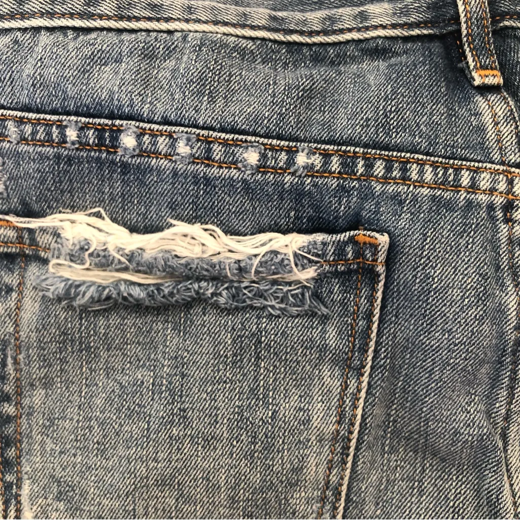 Old Navy Boyfriend Cut-Off  Jean Shorts Distressed Medium Wash Mid Rise - Image 6