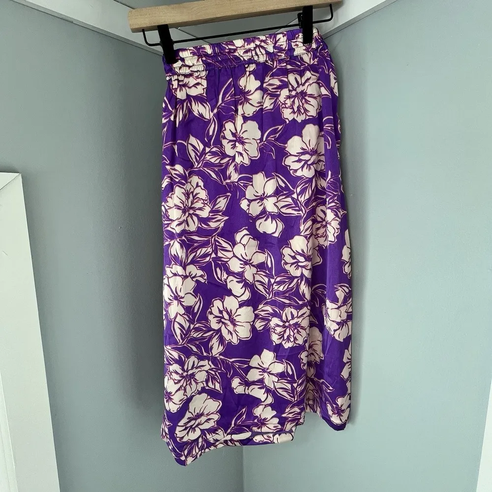 NWT Japna Purple Floral Print Satin Midi Wrap Skirt Size Medium - Image 5