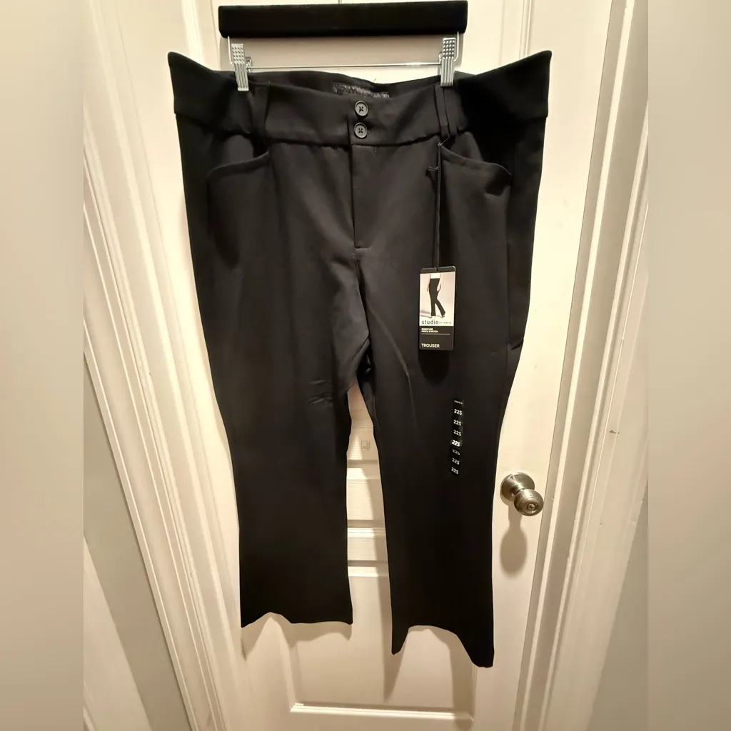 NWT Torrid Chic Black Women's Flare Pants size 22 - Image 4