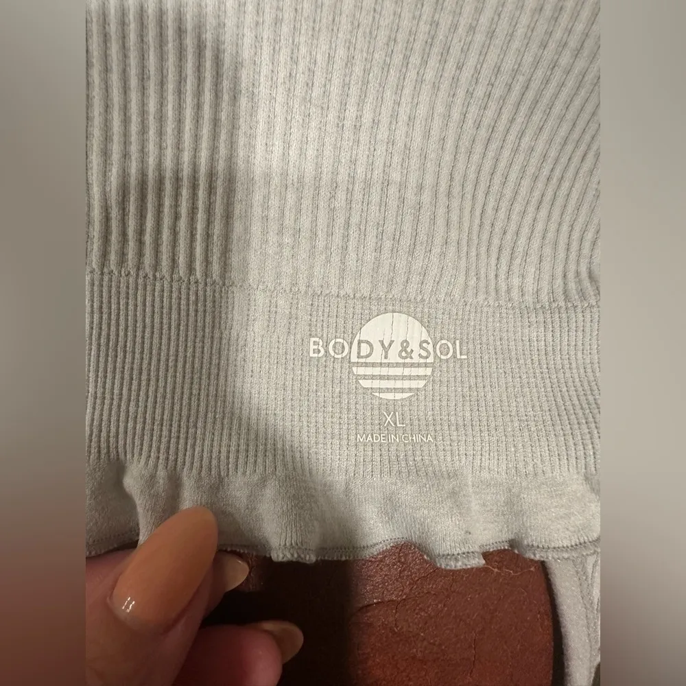 Euc BODY & SOL BLACK LIGHT GRAY / PALE BABY BLUE RIBBED STRECHY CROP TANK Silver Size XL - Image 5