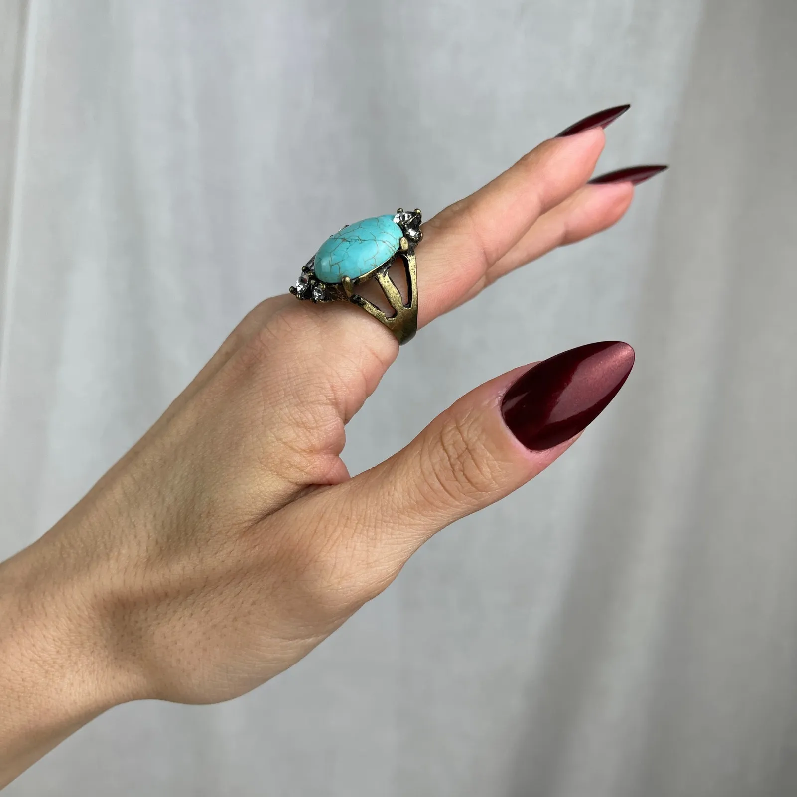 VTG Y2K Urban Outfitters Turquoise Howlite Rhinestone Statement Ring Gold 6-6.5 - Image 9