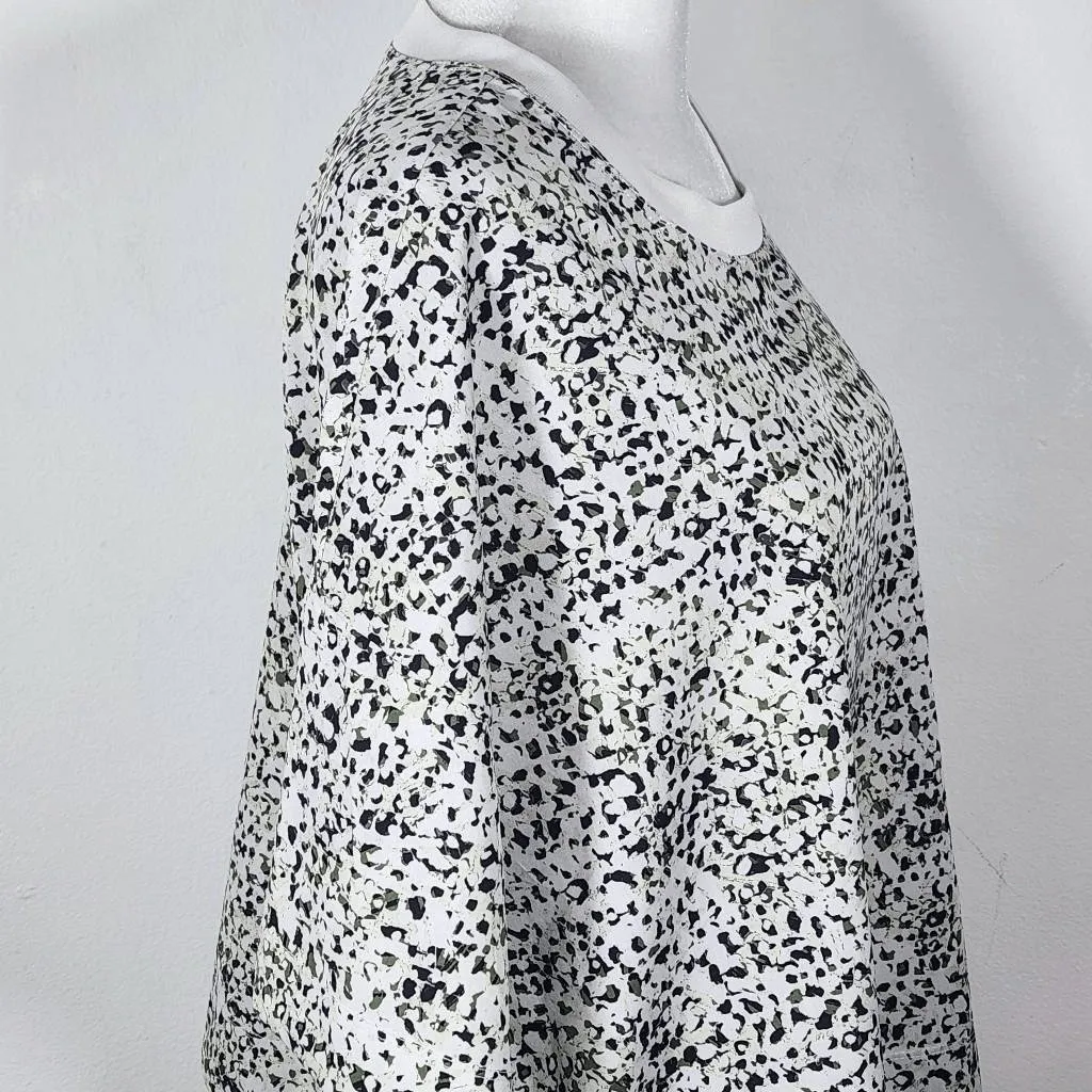 Old Navy Active White and Green Oversized Athletic Tee Size Large Sporty T-Shirt - Image 5