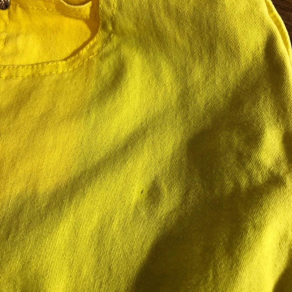 Scarlett Brand Size 7 Jr’s Yellow Cutoff Shorts - Image 6