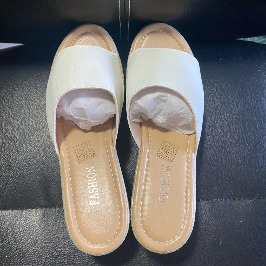 Fashion White Wedge Sandals Size 42/10US - Image 9