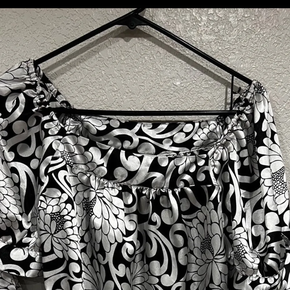 Black and silver print top - Image 4