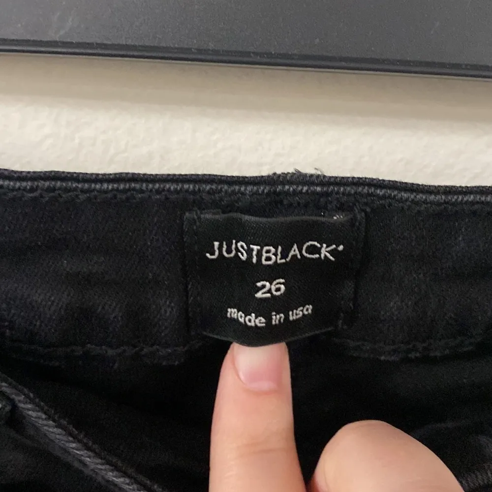 Just Black Button Fly black skinny jeans with fringe hem size 26 - Image 9