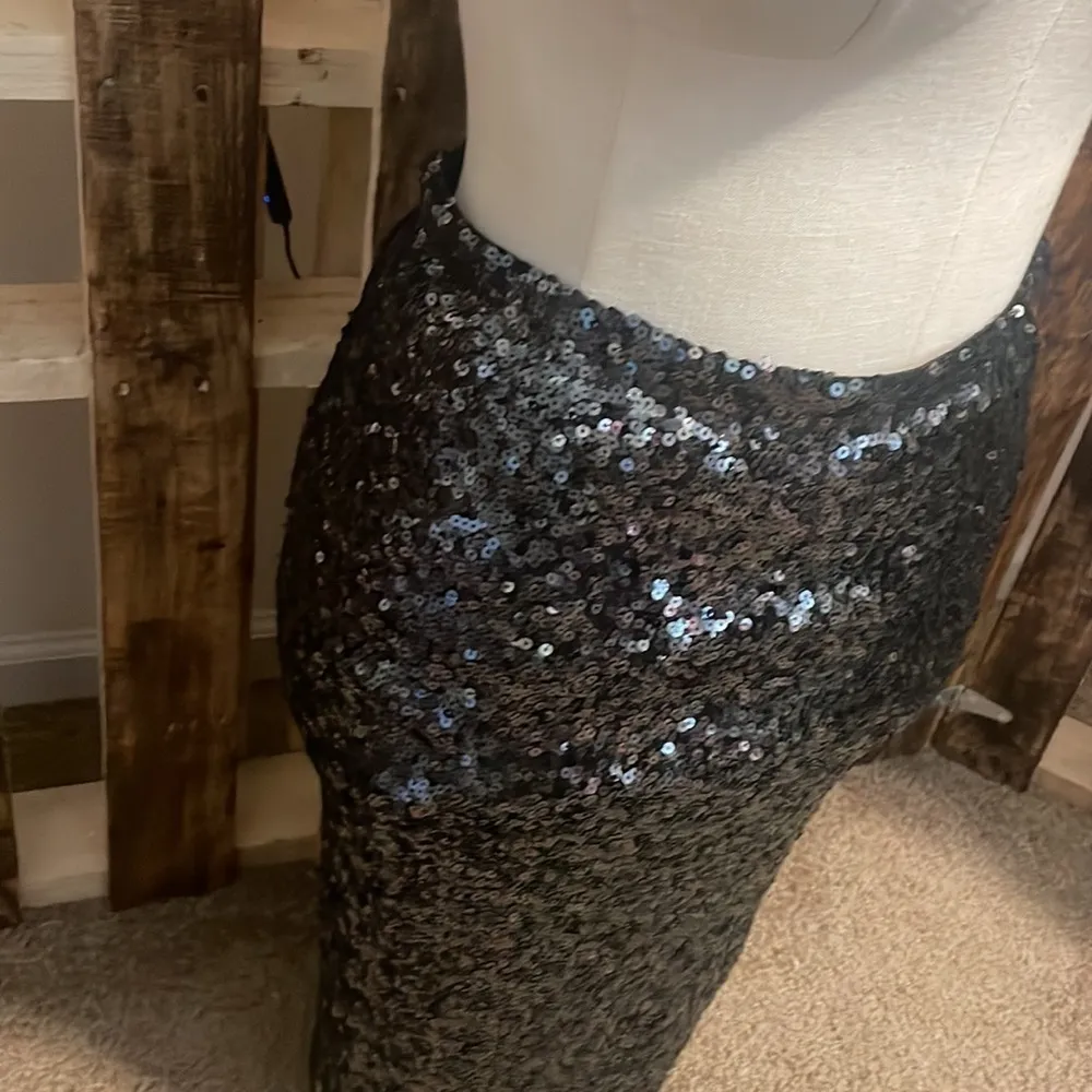 BB Dakota skirt woman’s body con black sequins pencil skirt Size medium - Image 6