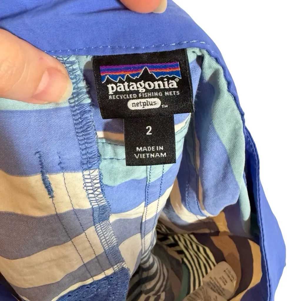 Patagonia Women's Wavefarer Boardshorts - 5" in Fitz Stripe Small: Float Blue - Image 7