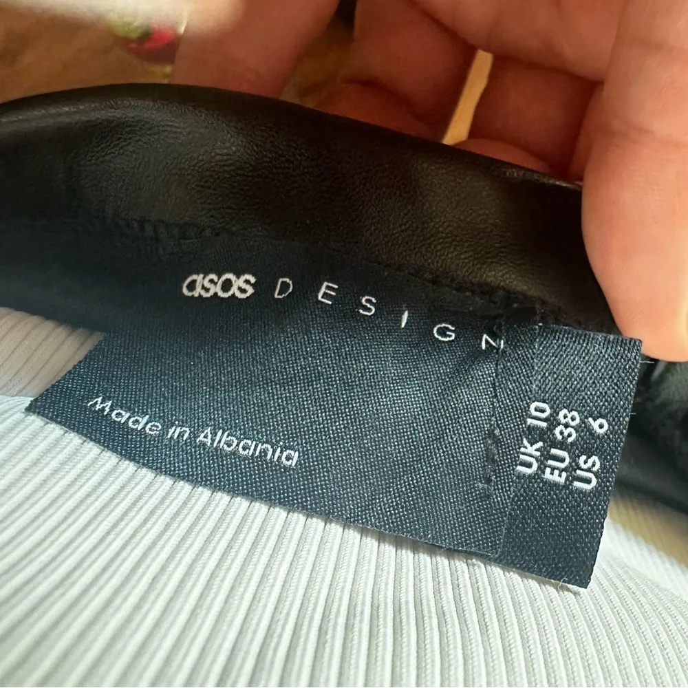 DESIGN pleated leather look mini skirt in black - Image 8