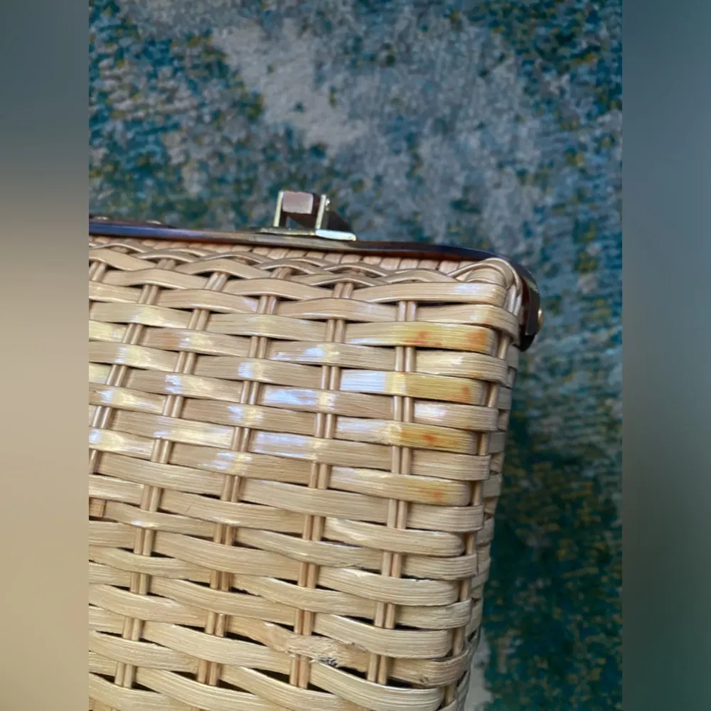 Vintage Shoe World woven lucite top handle basket purse Tan - Image 7
