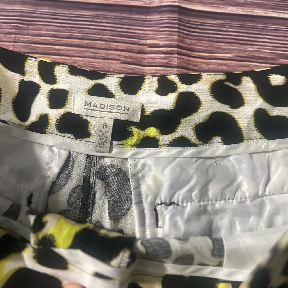 Madison Leopard Print Women's Shorts Size 8‎ Black - Image 3