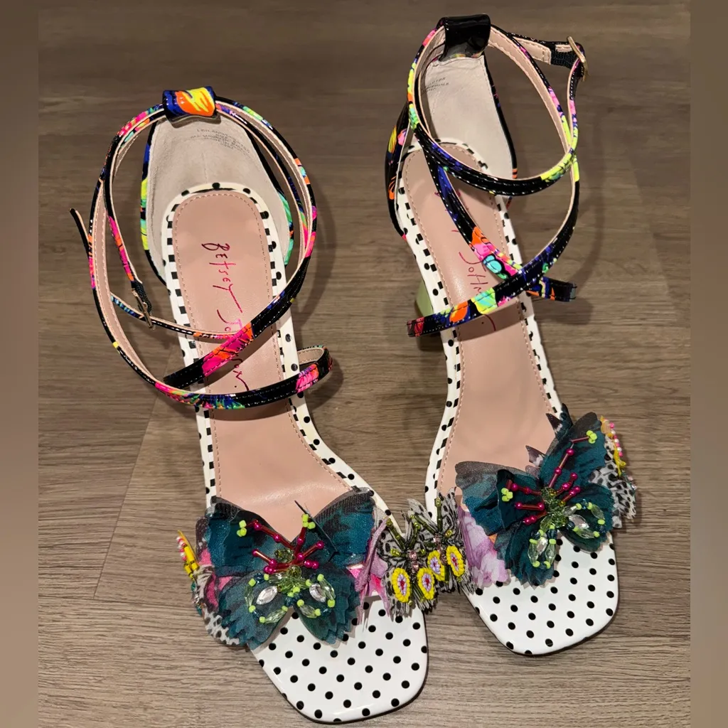 New Betsey Johnson Leiland Multicolor Heeled Sandal Butterfly Embellishment Sz 8 - Image 2
