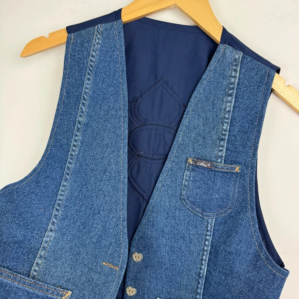 Vtg Chic Denim Western Vest Dark Wash Heart Buttons Sz Medium Blue - Image 3