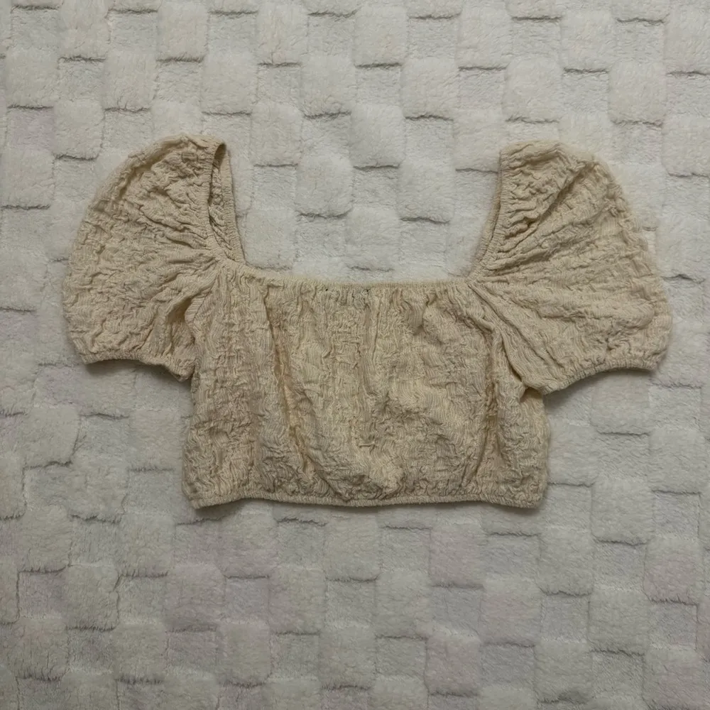 Zara Cream Textured Balloon Puff Sleeve Crop Top Short Sleeve - Women’s Medium - Image 3