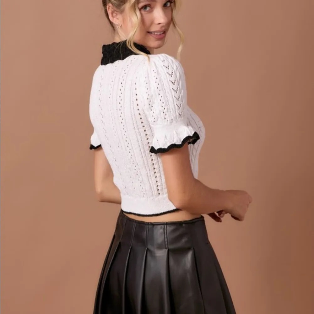 White and Black Crop Top with Peter Pan Collar - Image 4