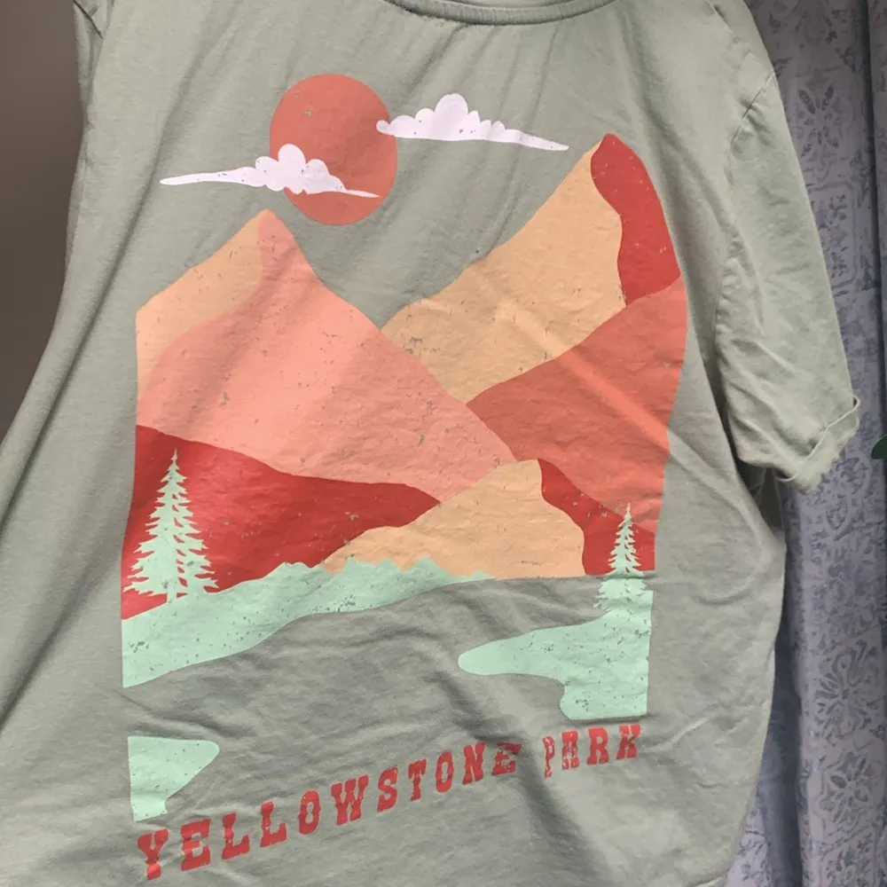 Women’s Yellowstone Park Cropped Graphic Pocket T - Image 4