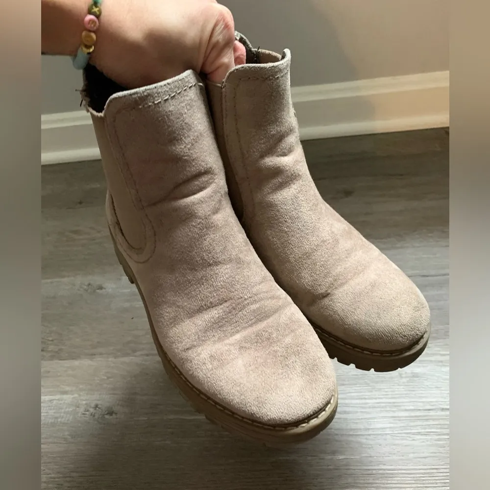 Cliffs Booties Chelsea Boots Tan Nude Beige Comfy Boots Size 7 M - Image 13