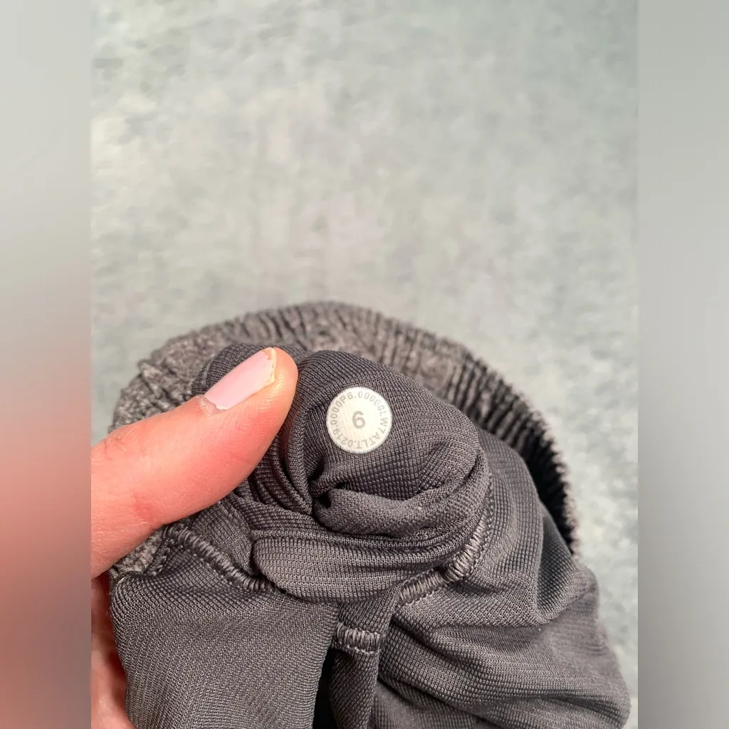 Lululemon athletica Hotty hot short long Heather Gray Athletic Shorts 4” size 6 - Image 7