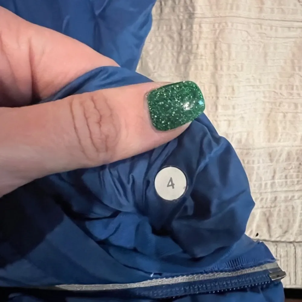 Lululemon What The Fluff Reversible Down‎ Vest. Royal Blue/Cream. Size 4 - Image 2