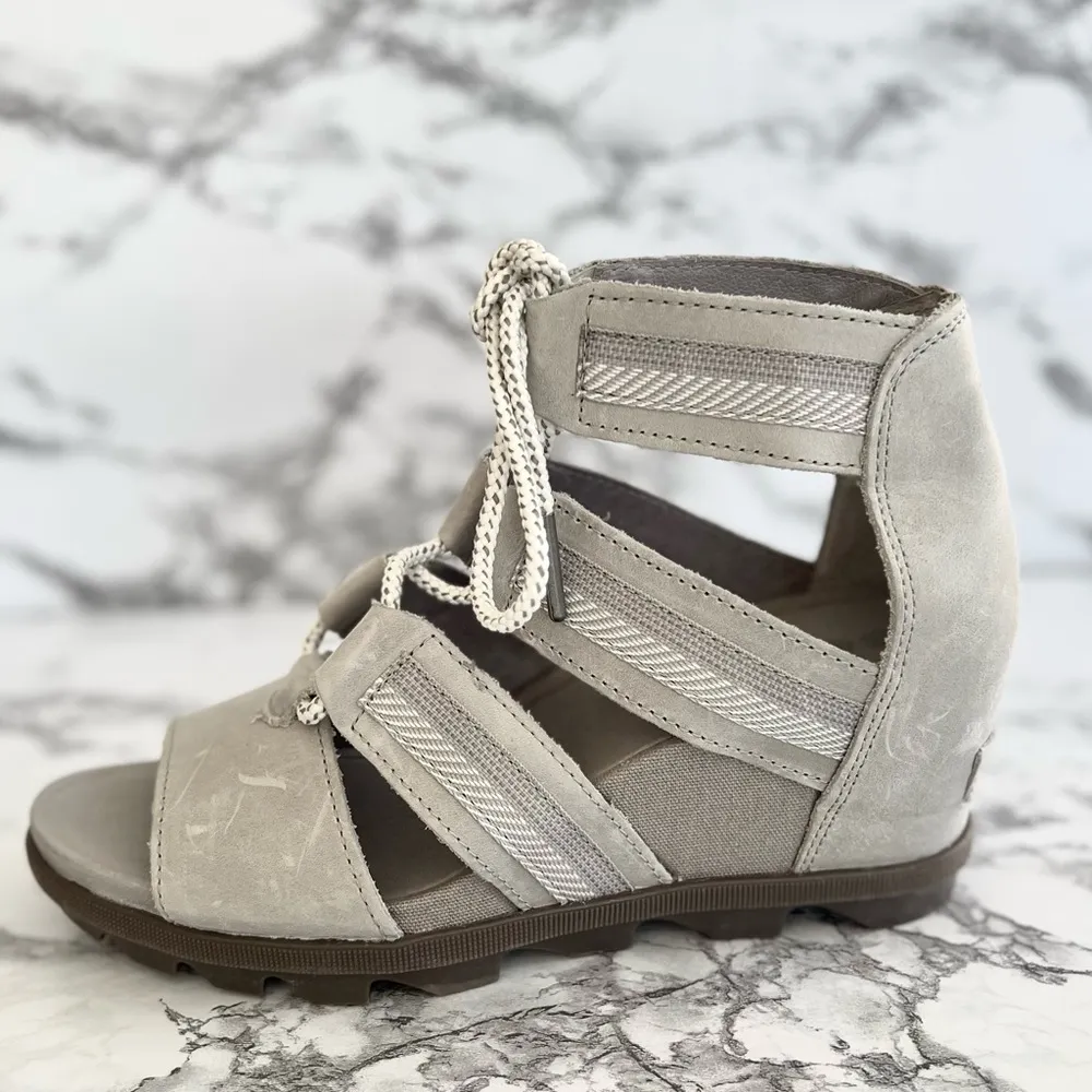 Sorel Joanie II Women’s Sandals Grey Lace Up Wedge 9.5 Walking Gorpcore Travel - Image 12