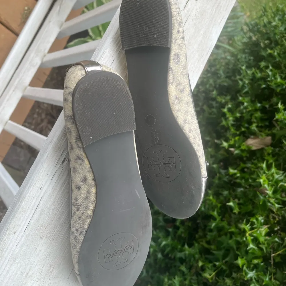 Tory Burch Verbena Patent toe Silver Snake Skin bow ballerina Flats - Image 6