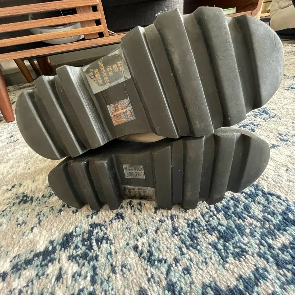 Snow Boots Size 8.5 - Image 4