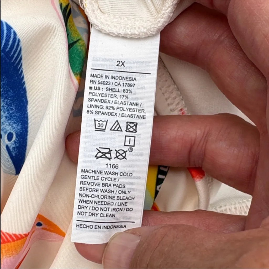 NWOT Old Navy Vacation Graphics One
Piece Swimsuit Size 2X - Image 8