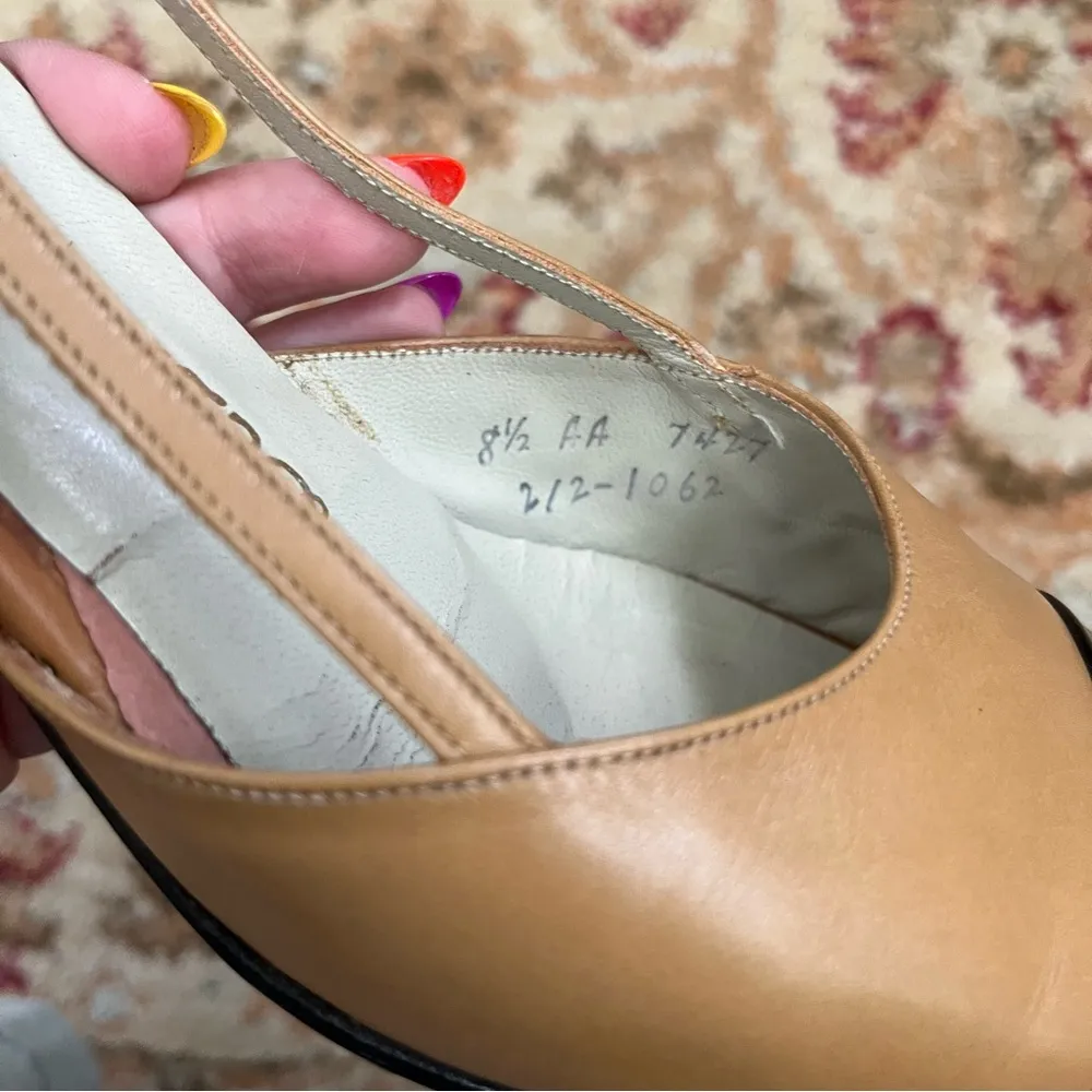 Vintage 80s Delman Tan & Black Strappy Cap Toe Slingback Heels 8.5 AA - Image 5